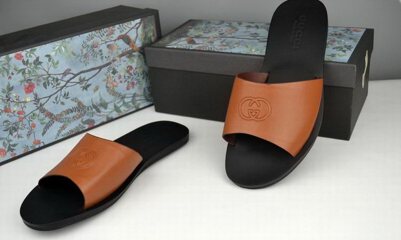 Gucci Slippers Woman--242
